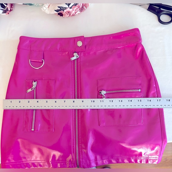 Bubble Gum Pink Vinyl Zipper Mini Skirt Size Small - Picture 5 of 8